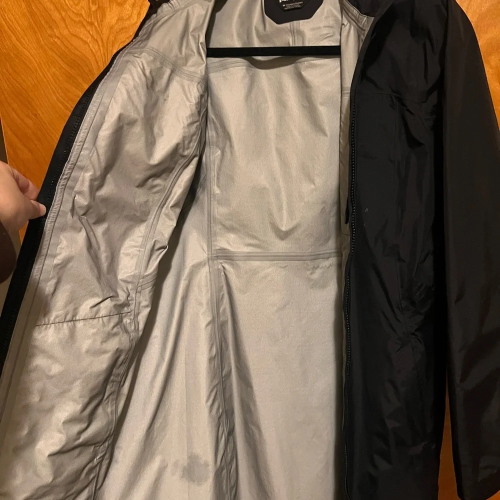Patagonia Women's Torrentshell 3L Rain Parka - Picture 4 of 5